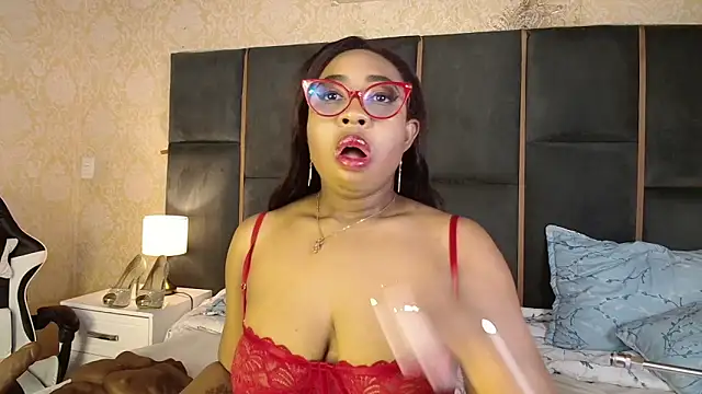 CaseyMoon online show from 25, 11, 2025