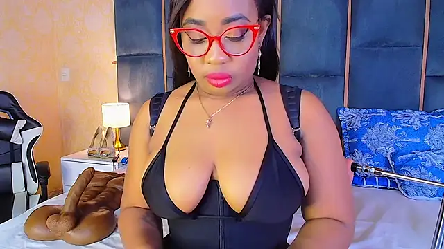 CaseyMoon online show from 19, 10, 2025