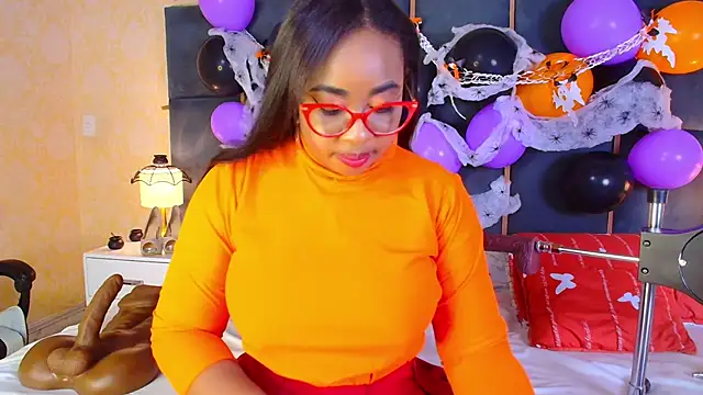 CaseyMoon online show from 27, 10, 2025