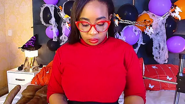 CaseyMoon online show from 28, 10, 2025