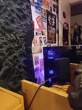 Snapshot of hardcap chatting on 2, 11, 2025 hardcap online show from 2, 11, 2025