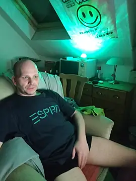 Snapshot of hardcap chatting on 2, 11, 2025 hardcap online show from 2, 11, 2025