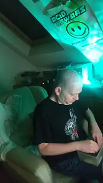 Snapshot of hardcap chatting on 11, 11, 2025 hardcap online show from 11, 11, 2025