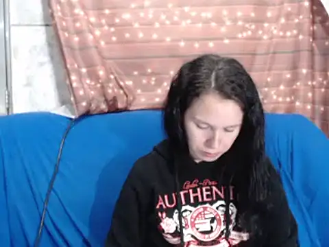 Venusluxodomme online show from 11, 11, 2025