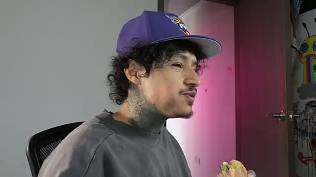 trieone online show from 14, 4, 2026