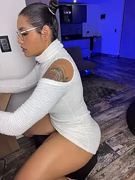 Snapshot of Victoria14_ chatting on 12, 11, 2025 Victoria14 online show from 12, 11, 2025