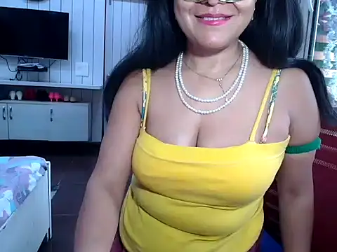 yourradhika online show from 8, 4, 2026