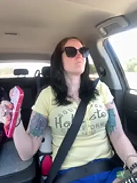 lolabunny9 online show from 17, 4, 2026