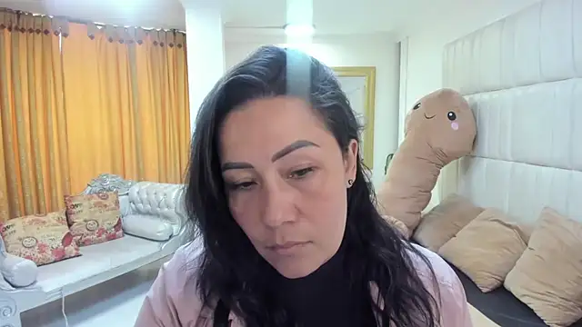 Snapshot of gaby_trent chatting on 15, 10, 2025 gaby trent online show from 15, 10, 2025