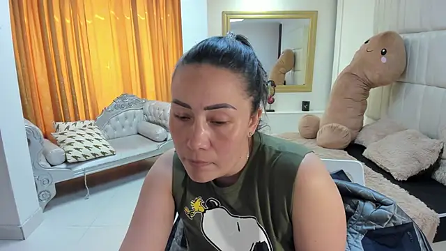 Snapshot of gaby_trent chatting on 18, 11, 2025 gaby trent online show from 18, 11, 2025