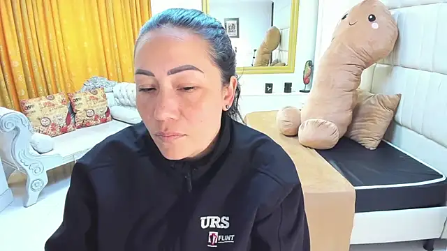 Snapshot of gaby_trent chatting on 7, 10, 2025 gaby trent online show from 7, 10, 2025