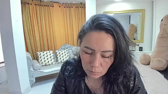 Snapshot of gaby_trent chatting on 25, 10, 2025 gaby trent online show from 25, 10, 2025