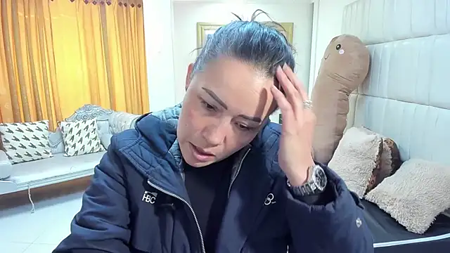 Snapshot of gaby_trent chatting on 5, 11, 2025 gaby trent online show from 5, 11, 2025