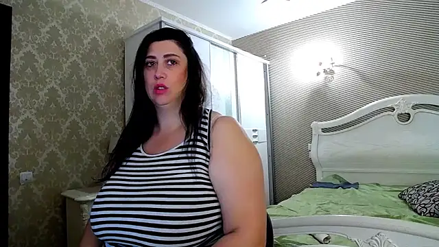 Evelyn Shy online show from 21, 10, 2025