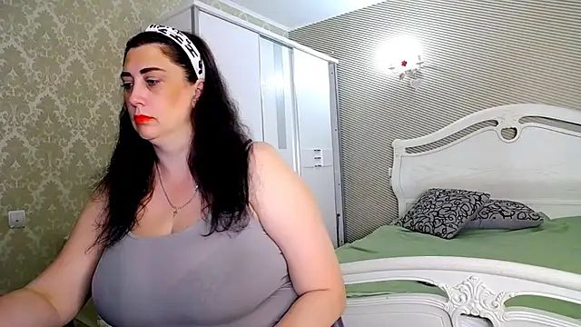 Snapshot of Evelyn_Shy chatting on 7, 7, 2026 Evelyn Shy online show from 7, 7, 2026