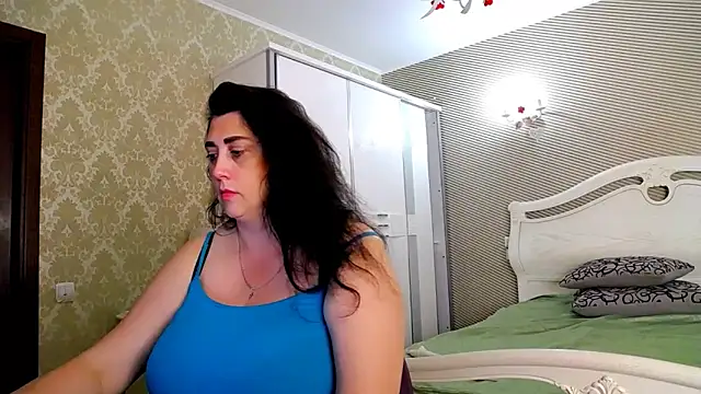 Snapshot of Evelyn_Shy chatting on 18, 6, 2026 Evelyn Shy online show from 18, 6, 2026