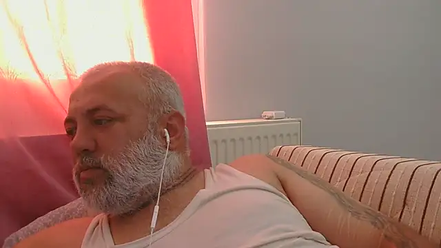 Snapshot of husoizmir chatting on 6, 7, 2026 husoizmir online show from 6, 7, 2026