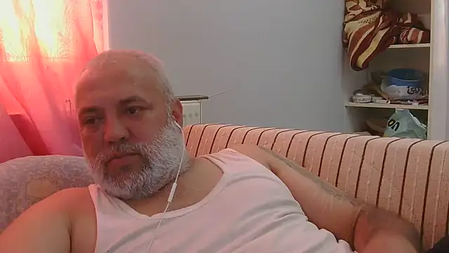 Snapshot of husoizmir chatting on 5, 7, 2026 husoizmir online show from 5, 7, 2026