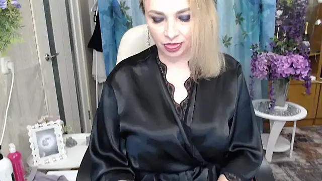 Mika Passion online show from 11, 11, 2025