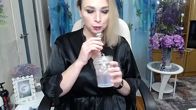 Mika Passion online show from 16, 11, 2025