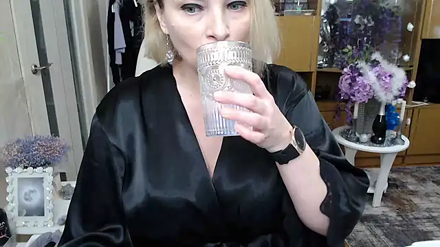 Mika Passion online show from 21, 12, 2025