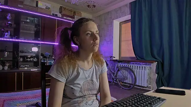 Snapshot of pa1e_pr1ncess chatting on 7, 6, 2026 pa1e pr1ncess online show from 7, 6, 2026