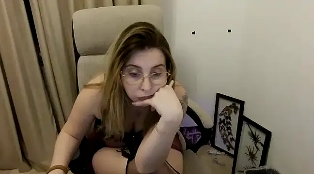 Aliss Hottie online show from 7, 3, 2025