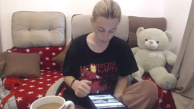 Aliss Hottie online show from 28, 9, 2025