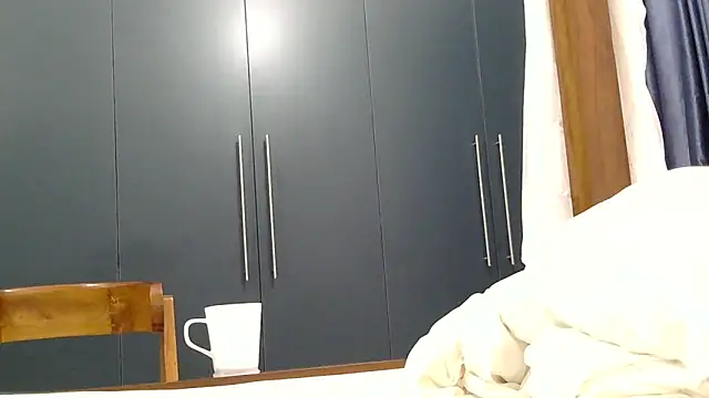 Snapshot of katt008 chatting on 12, 10, 2025 katt008 online show from 12, 10, 2025