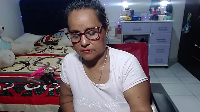 pervert mommy  online show from 4, 5, 2026
