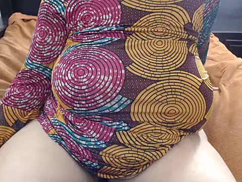 XHotJuicyBootyXX online show from 12, 3, 2026