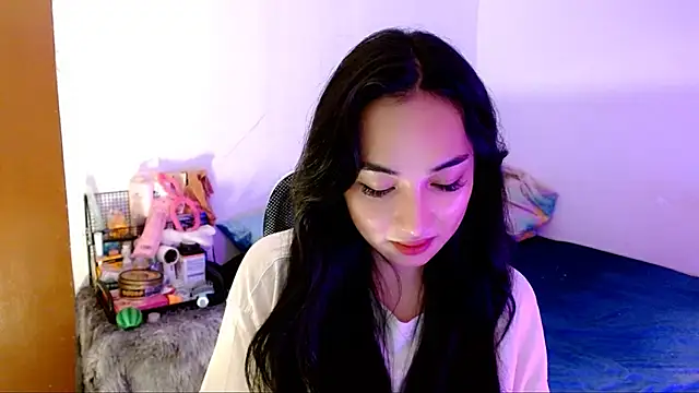 Snapshot of SweetLilly_18 chatting on 15, 10, 2025 SweetLilly 18 online show from 15, 10, 2025