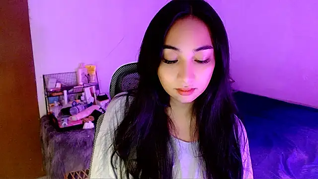 Snapshot of SweetLilly_18 chatting on 15, 12, 2025 SweetLilly 18 online show from 15, 12, 2025