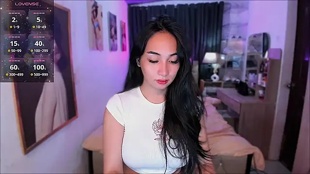 Snapshot of SweetLilly_18 chatting on 4, 12, 2025 SweetLilly 18 online show from 4, 12, 2025