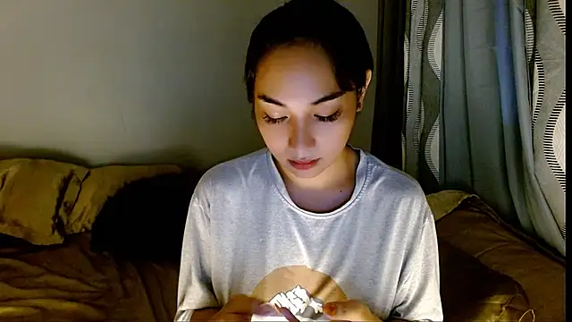 Snapshot of SweetLilly_18 chatting on 4, 3, 2026 SweetLilly 18 online show from 4, 3, 2026