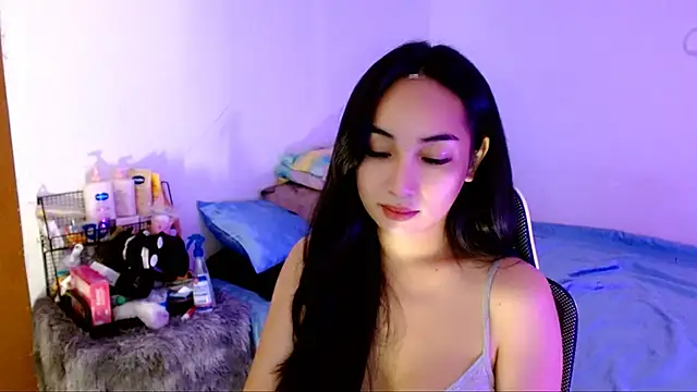 Snapshot of SweetLilly_18 chatting on 14, 11, 2025 SweetLilly 18 online show from 14, 11, 2025