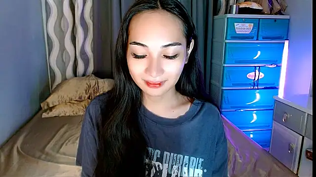 SweetLilly 18 online show from 3, 6, 2026
