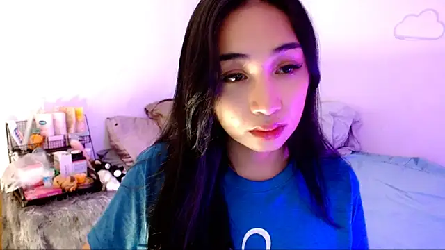 Snapshot of SweetLilly_18 chatting on 2, 11, 2025 SweetLilly 18 online show from 2, 11, 2025