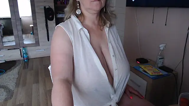 Snapshot of Elza01 chatting on 14, 6, 2026 Elza01 online show from 14, 6, 2026