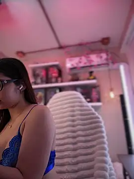 Zoe Bae online show from 12, 4, 2026