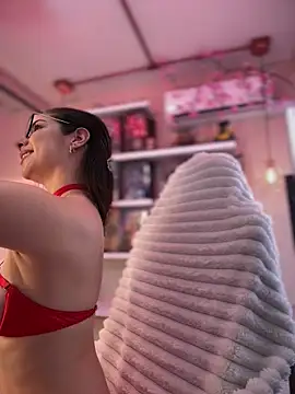 Zoe Bae online show from 6, 4, 2026