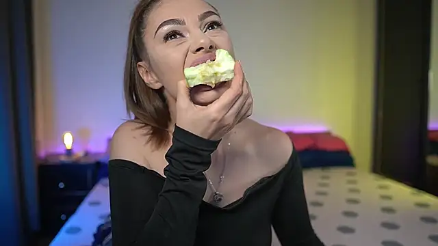 TiffanyPierce online show from 10, 10, 2025