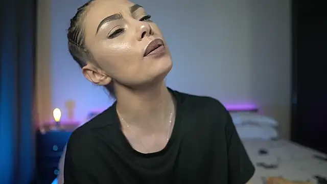 TiffanyPierce online show from 4, 2, 2026