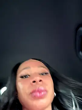 Snapshot of Belle___ chatting on 27, 9, 2025 Belle online show from 27, 9, 2025