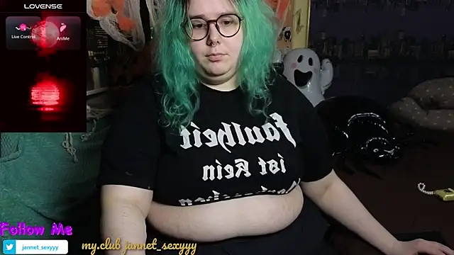 Snapshot of JannetPie chatting on 5, 11, 2025 JannetPie online show from 5, 11, 2025