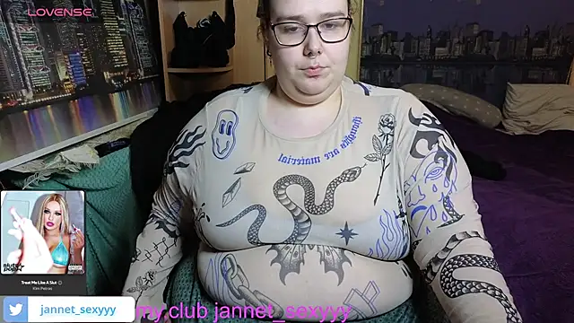 Snapshot of JannetPie chatting on 25, 11, 2025 JannetPie online show from 25, 11, 2025