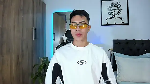 AlanNaughty online show from 17, 4, 2026