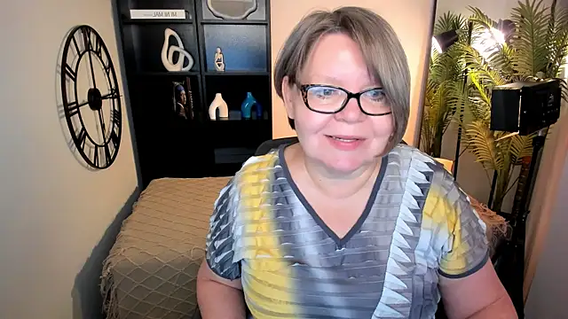 Snapshot of Shannonshine chatting on 13, 5, 2026 Shannonshine online show from 13, 5, 2026
