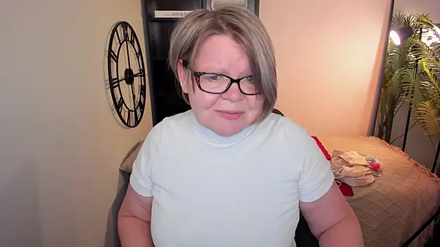 Snapshot of Shannonshine chatting on 12, 5, 2026 Shannonshine online show from 12, 5, 2026
