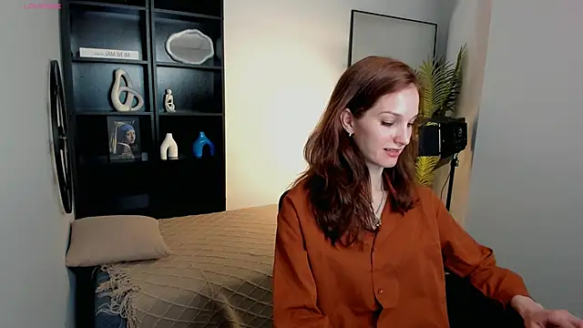 Snapshot of MirandaGlow chatting on 3, 5, 2026 MirandaGlow online show from 3, 5, 2026
